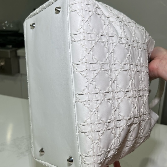 Authentic Dior medium soft tote - Picture 6 of 10